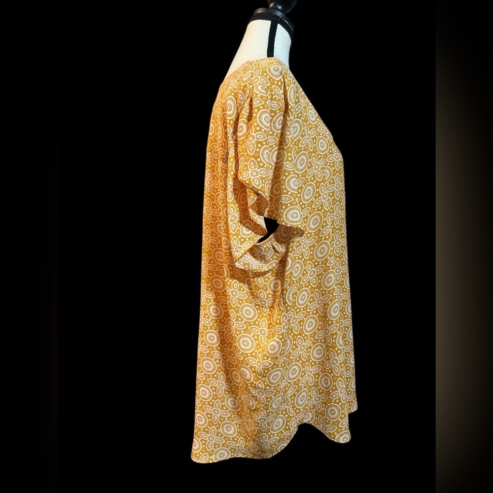Premise Golden Geometric Blouse - Picture 5 of 6